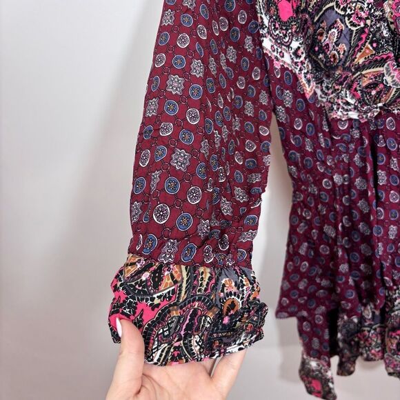 Umgee Wine Multiprint Surplice Long Sleeve Tiered Short Dress NEW Size Small - Picture 5 of 14